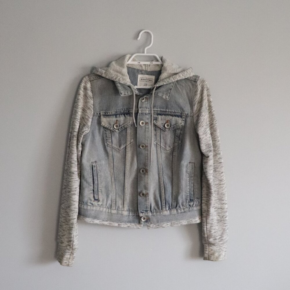 EightyTwo Women's Blue Sz M Light Wash Buttoned Knit‎ Hooded Denim Jacket